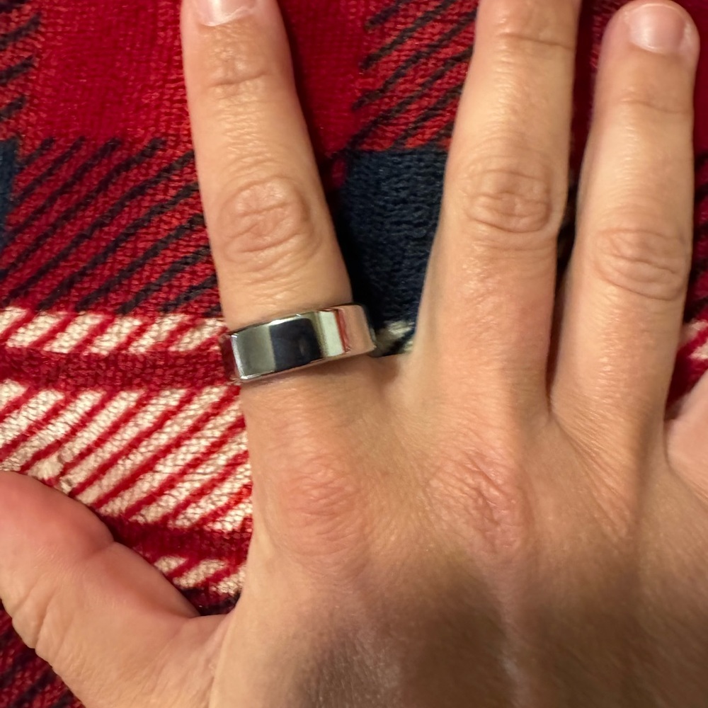 It’s a oura ring size 7.